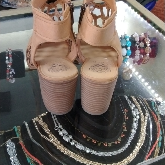 Vince Camuto heels - Picture 4 of 7